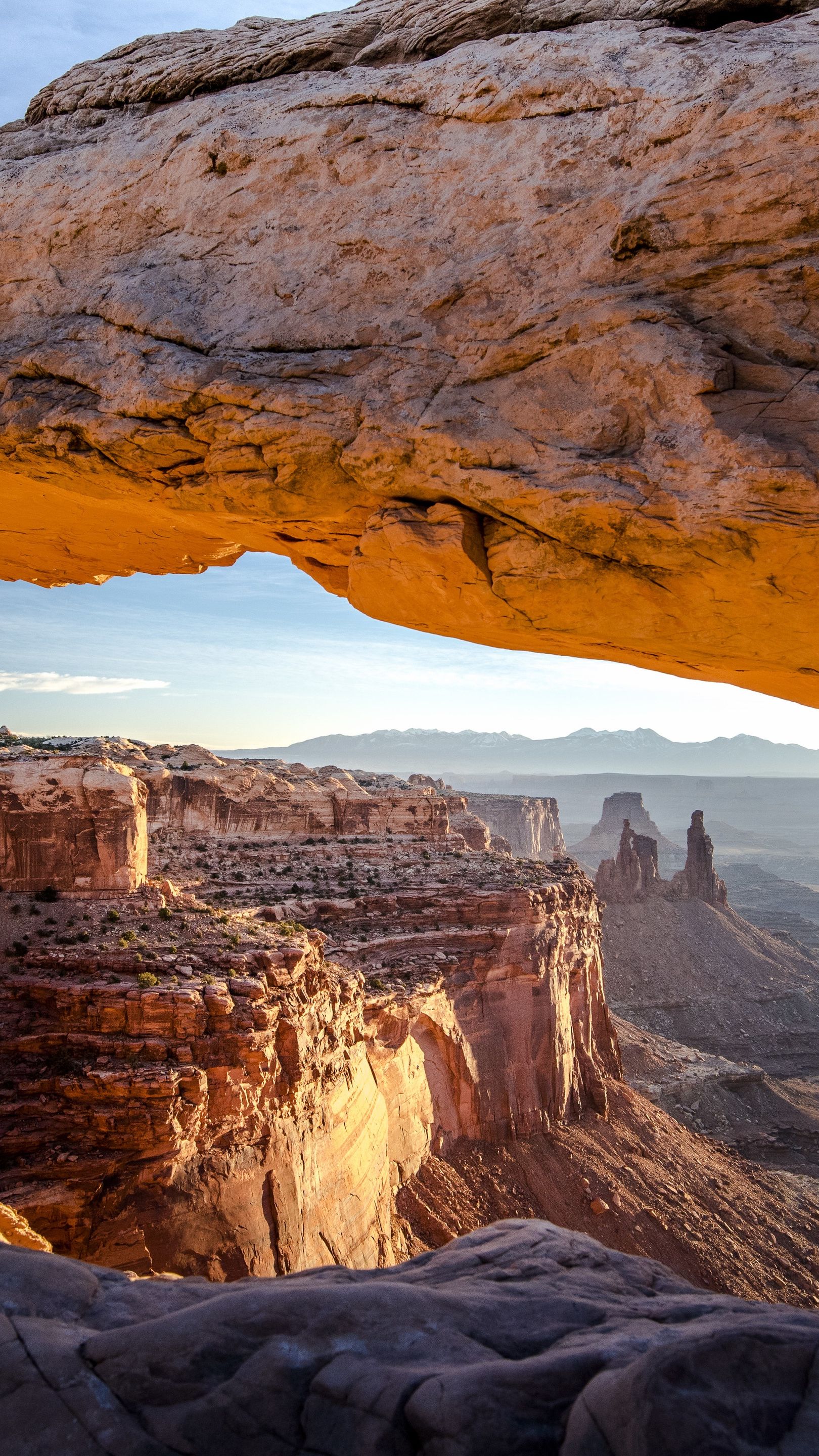 Mesa Arch - backiee