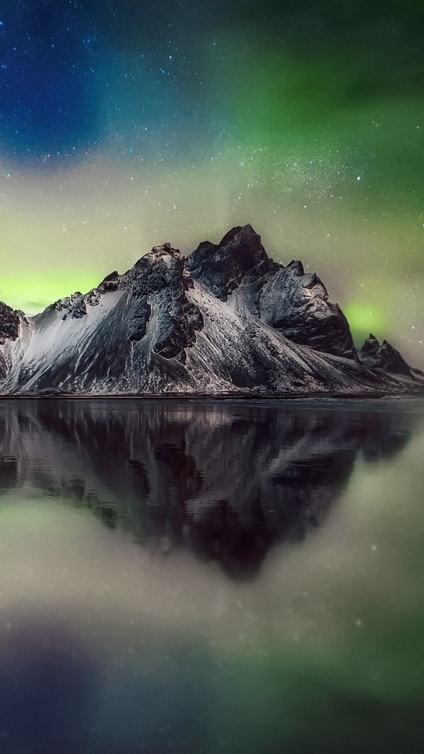 Northern lights reflection backiee